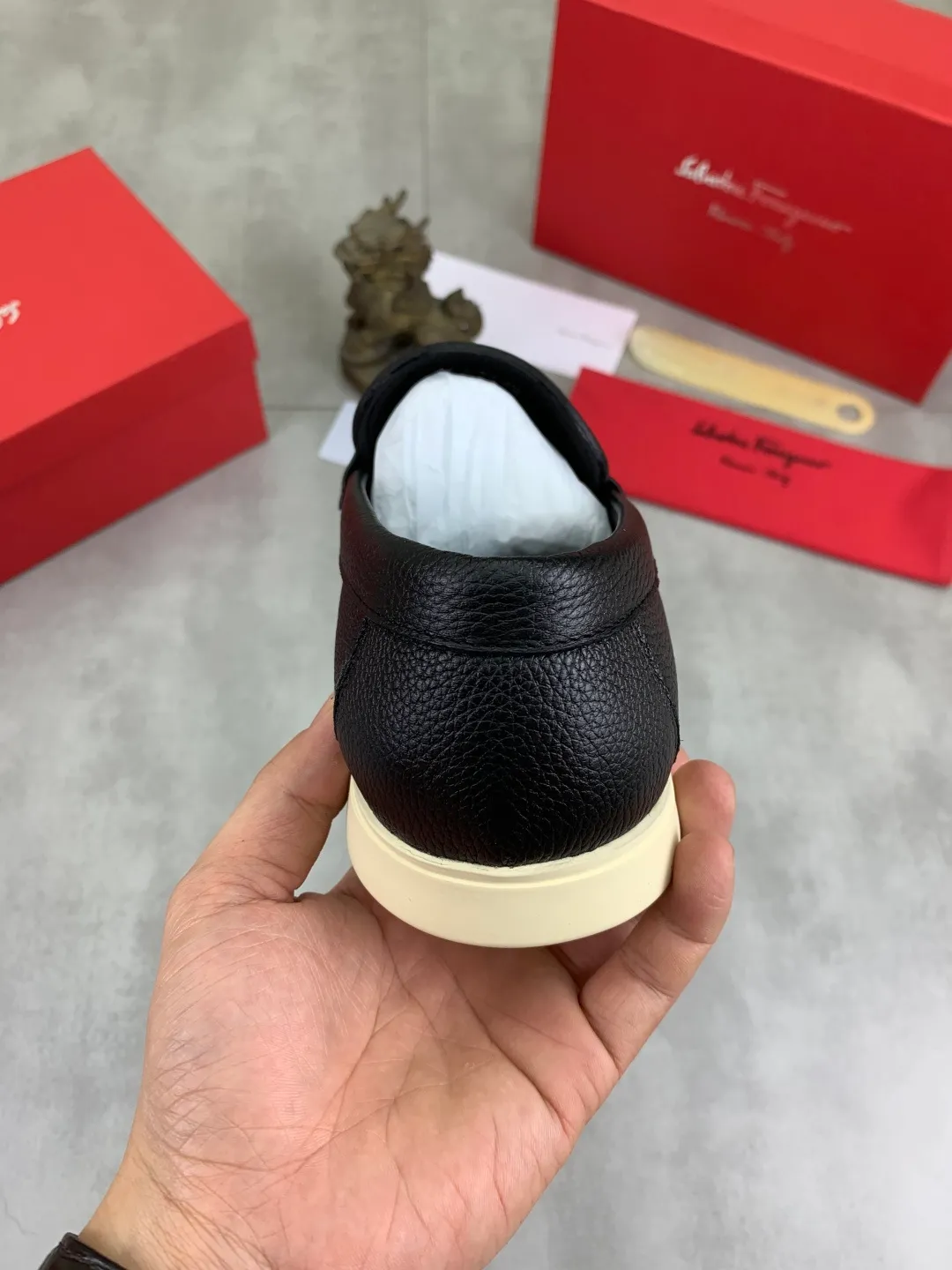 Men's Men's Shoes 💰P580💰[New Style] Water-dyed Niuli 🆘[Salvatore Ferragamo] Ferragamo's latest casual business leather shoes for men! Listed simultaneously! The fabric is made of specially imported original pebbled calfskin, and the lining is made of imported water-dyed cowhide. It is absolutely luxurious and leads the fashion trend. Matching code: 38-44 (45 and 46 can be customized) Black, brown and burgundy colors available